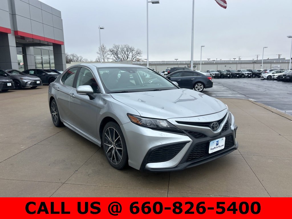 Used 2023 Toyota Camry SE image 4