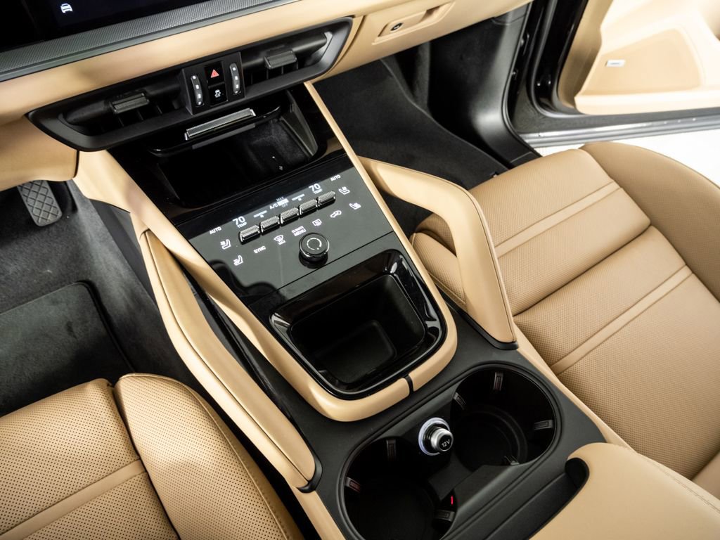 Certified 2024 Porsche Cayenne Base image 18