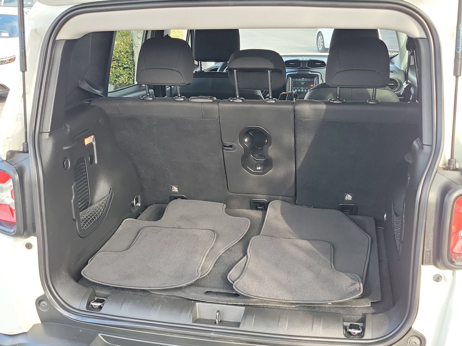 Certified 2020 Jeep Renegade Altitude FWD image 16