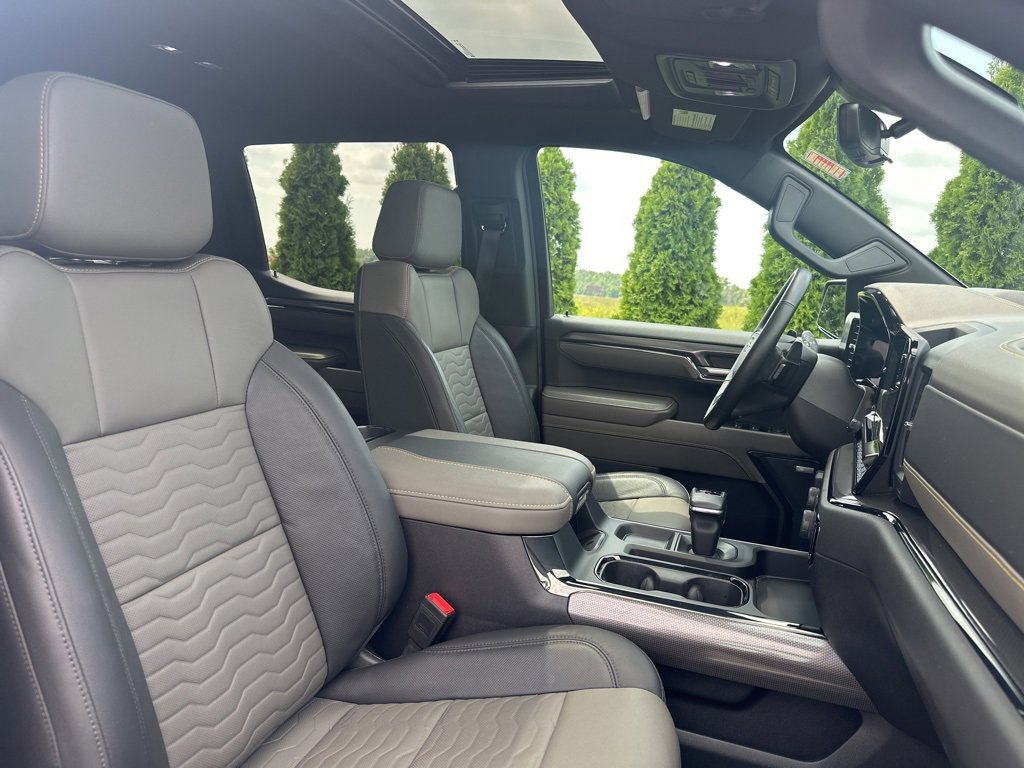 Used 2024 Chevrolet Silverado 1500 ZR2 w/ Technology Package image 38