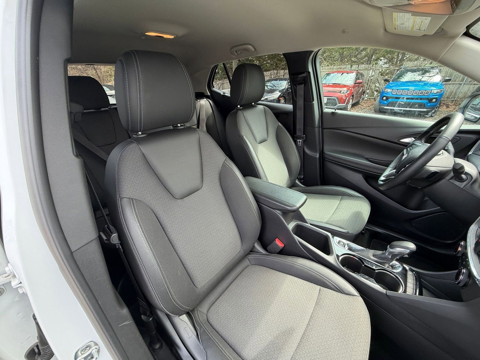 Used 2025 Buick Encore GX Preferred image 35