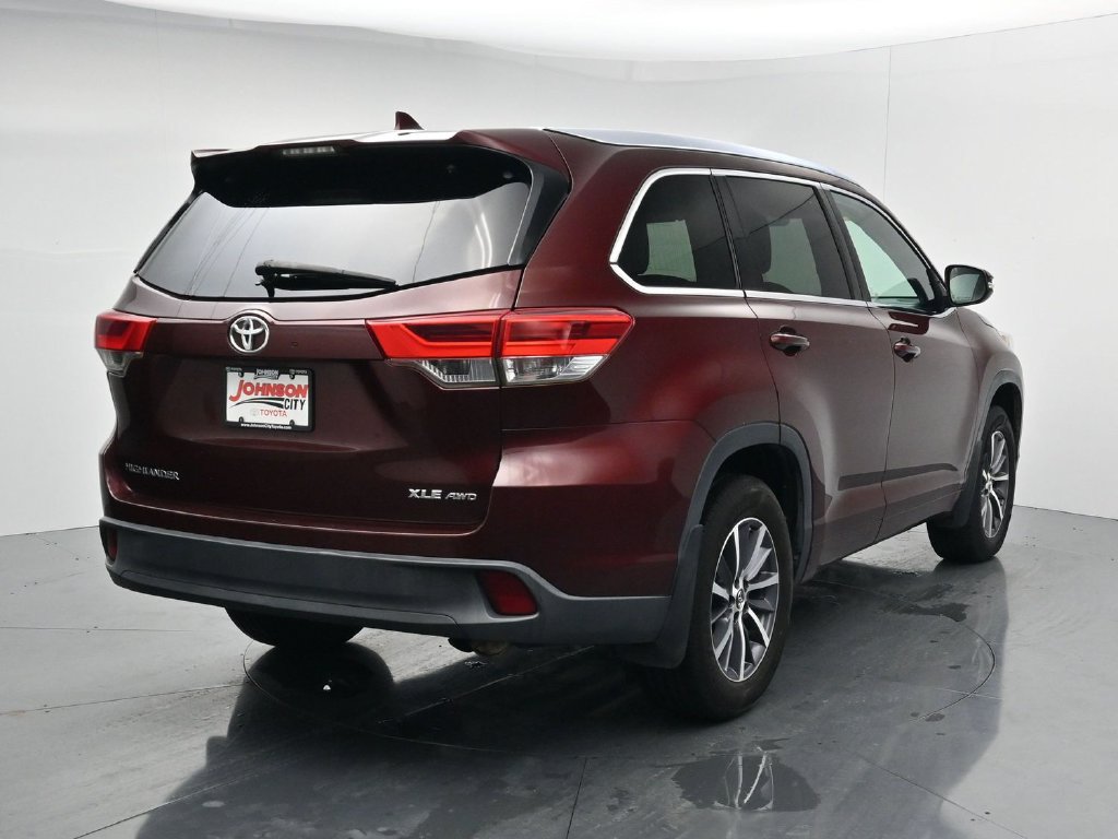 Used 2018 Toyota Highlander XLE AWD/4WD image 7