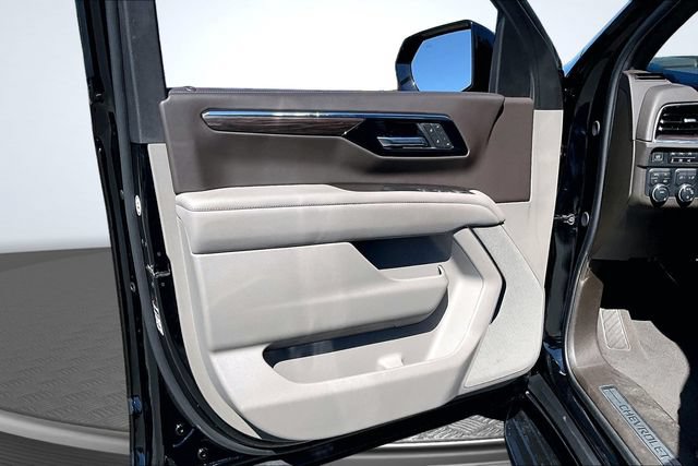 Used 2025 Chevrolet Suburban LT AWD/4WD image 19