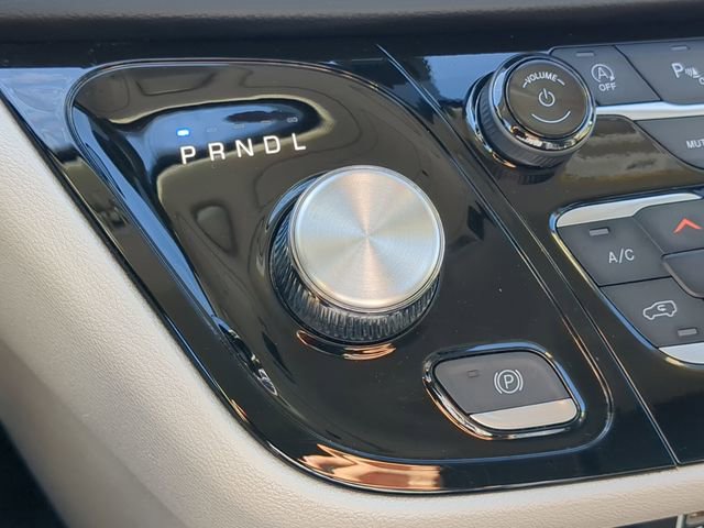 Used 2024 Chrysler Pacifica Touring-L image 27