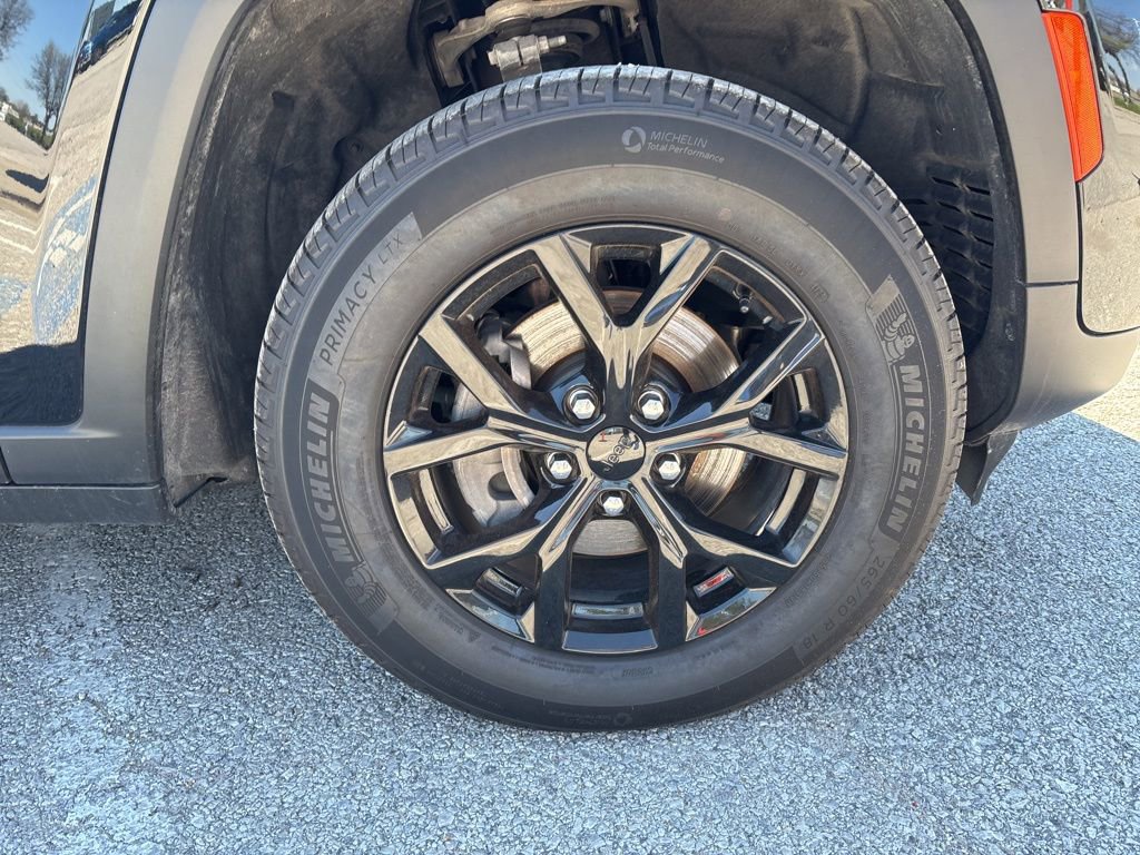 Used 2025 Jeep Grand Cherokee Altitude image 30