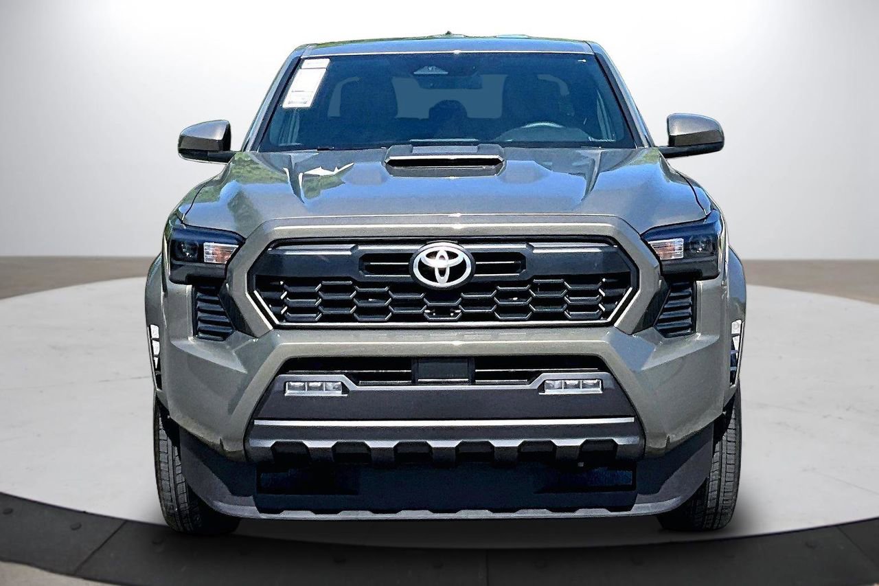 Used 2025 Toyota Tacoma TRD Sport AWD/4WD image 3
