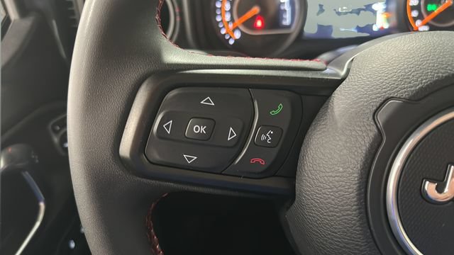 Used 2025 Jeep Wrangler Unlimited Rubicon AWD/4WD image 12