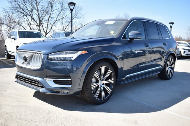 Used 2025 Volvo XC90 B6 Ultra w/ Lounge Package image 3