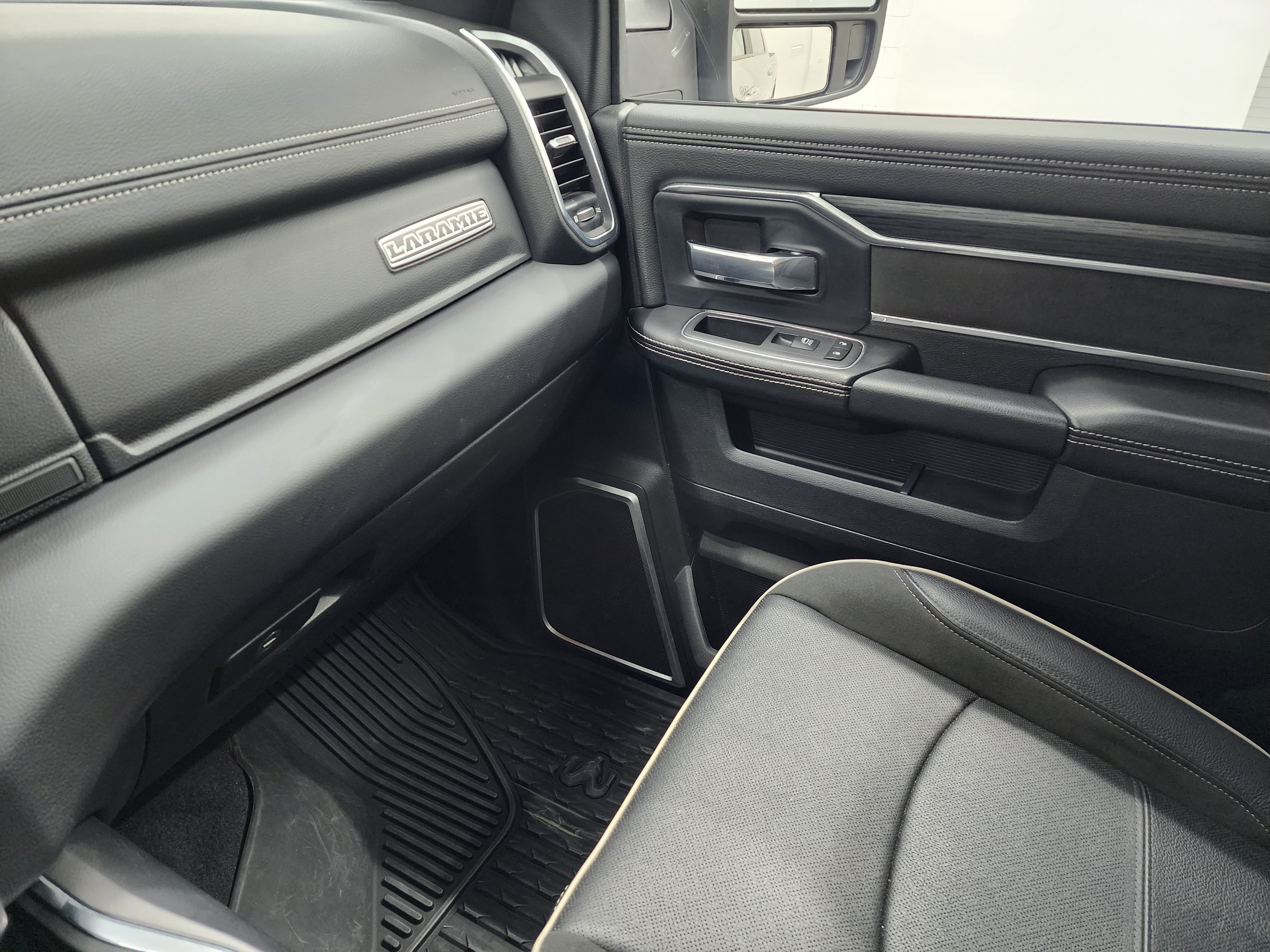 Used 2024 RAM 2500 Laramie w/ Night Edition AWD/4WD image 12