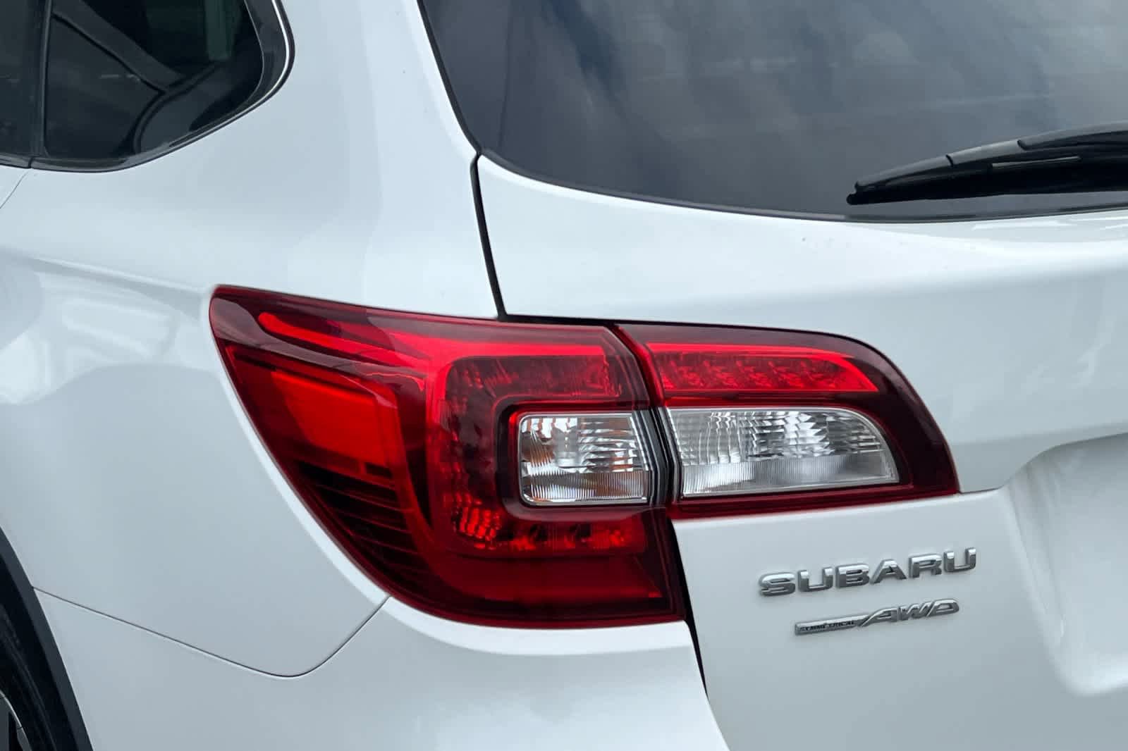 Used 2016 Subaru Outback 2.5i Limited AWD/4WD image 20