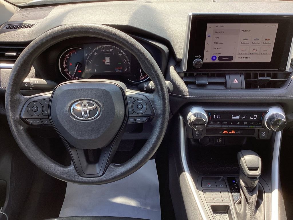 Used 2025 Toyota RAV4 XLE AWD/4WD image 17