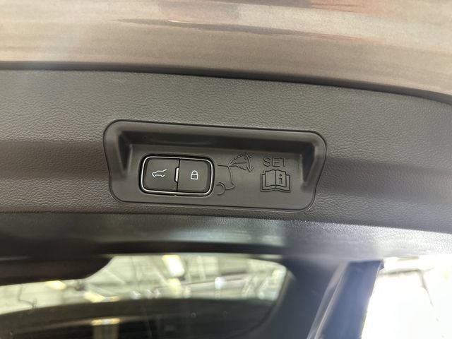 Used 2024 Ford Explorer Limited AWD/4WD image 31
