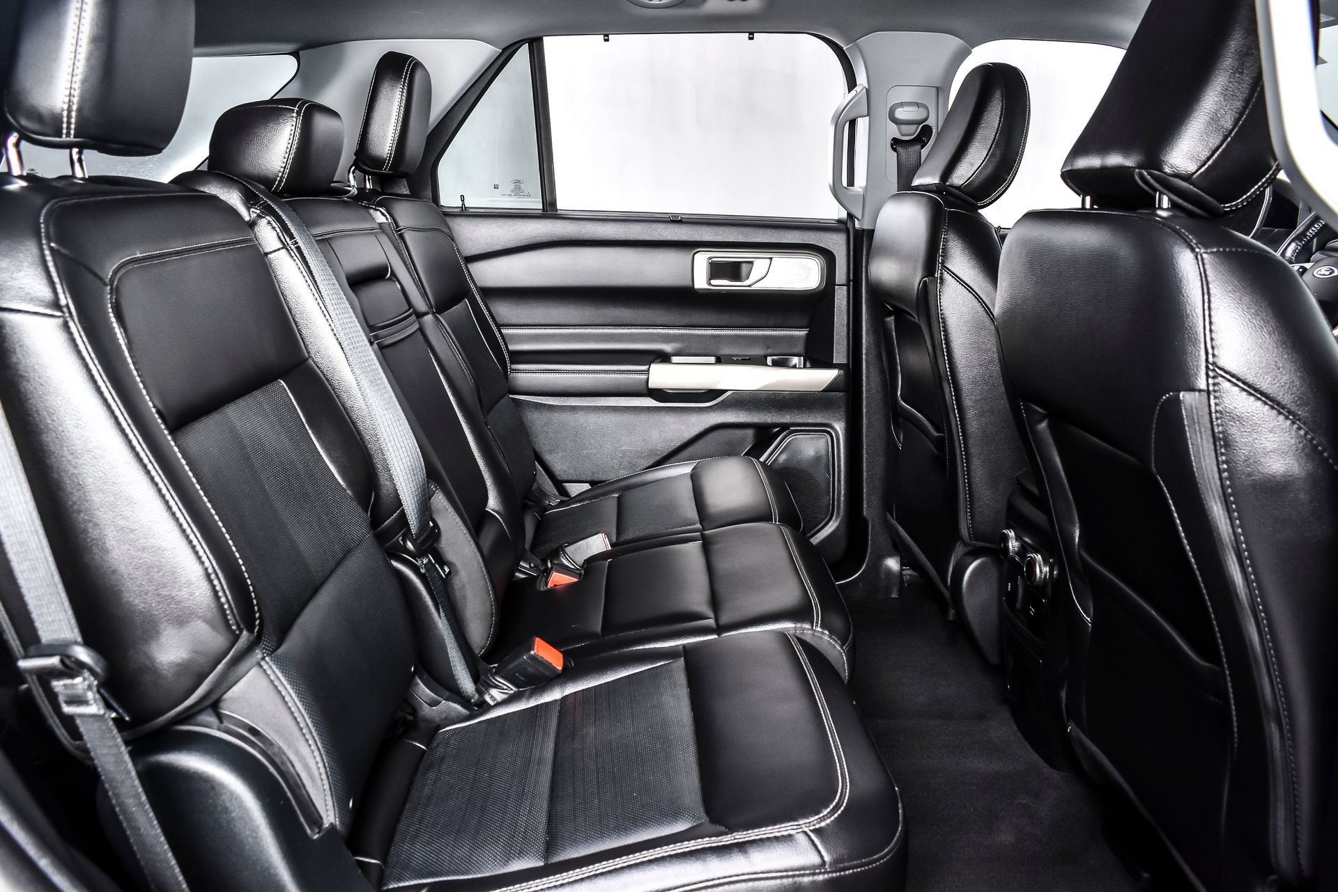 Used 2023 Ford Explorer Limited AWD/4WD image 23