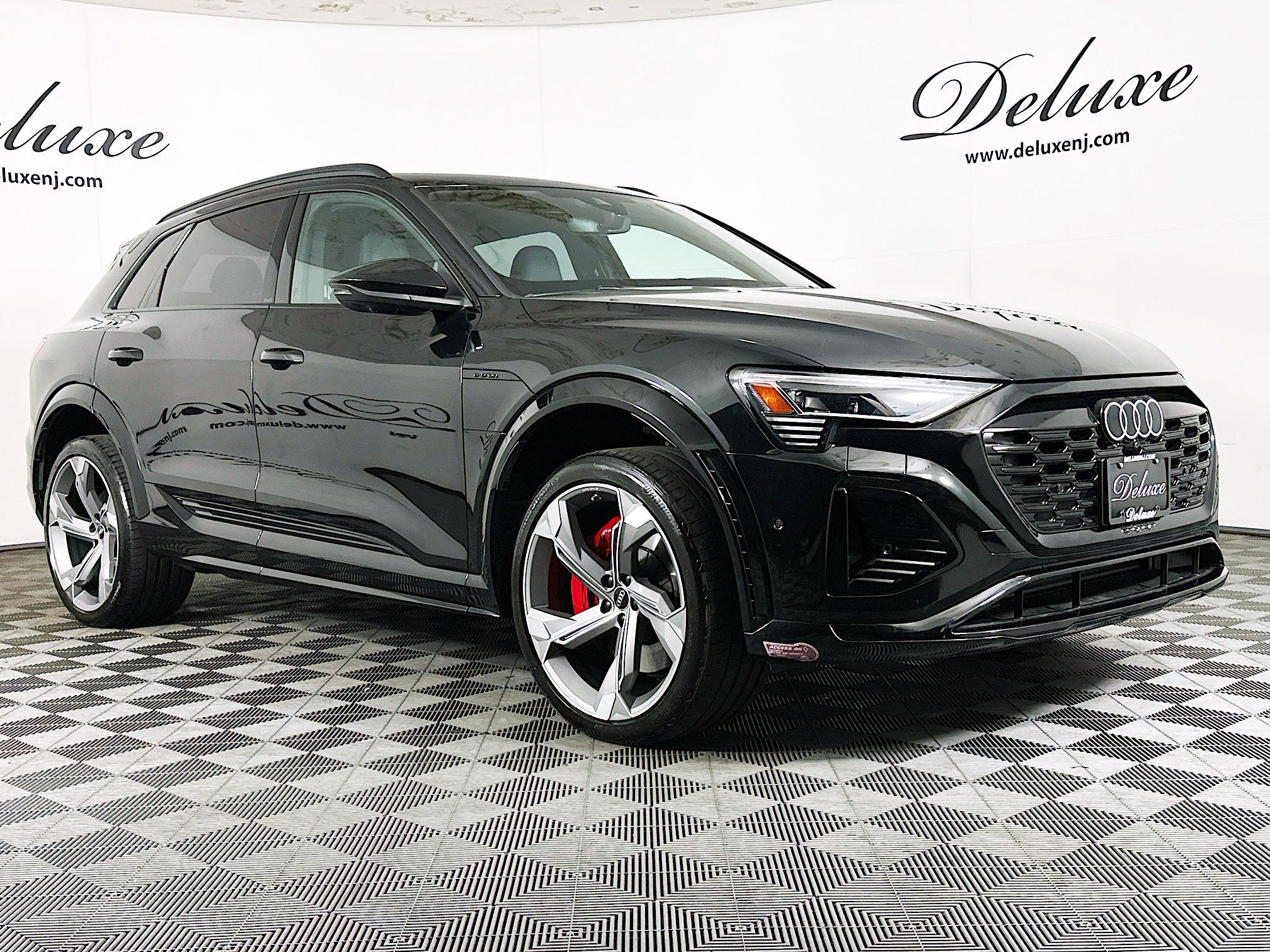 Used 2024 Audi Q8 e-tron Prestige w/ Prestige Package AWD/4WD image 1