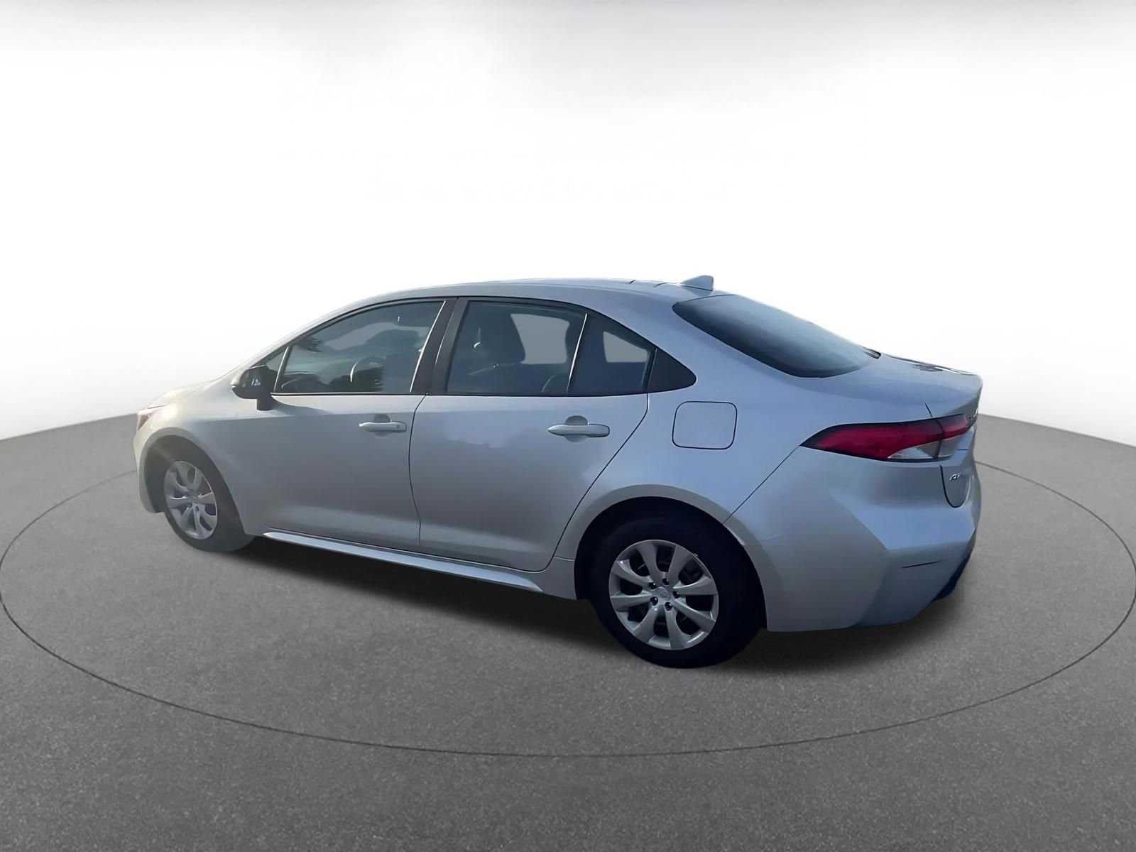 Used 2025 Toyota Corolla LE image 10