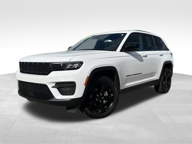 Used 2023 Jeep Grand Cherokee Altitude AWD/4WD image 1