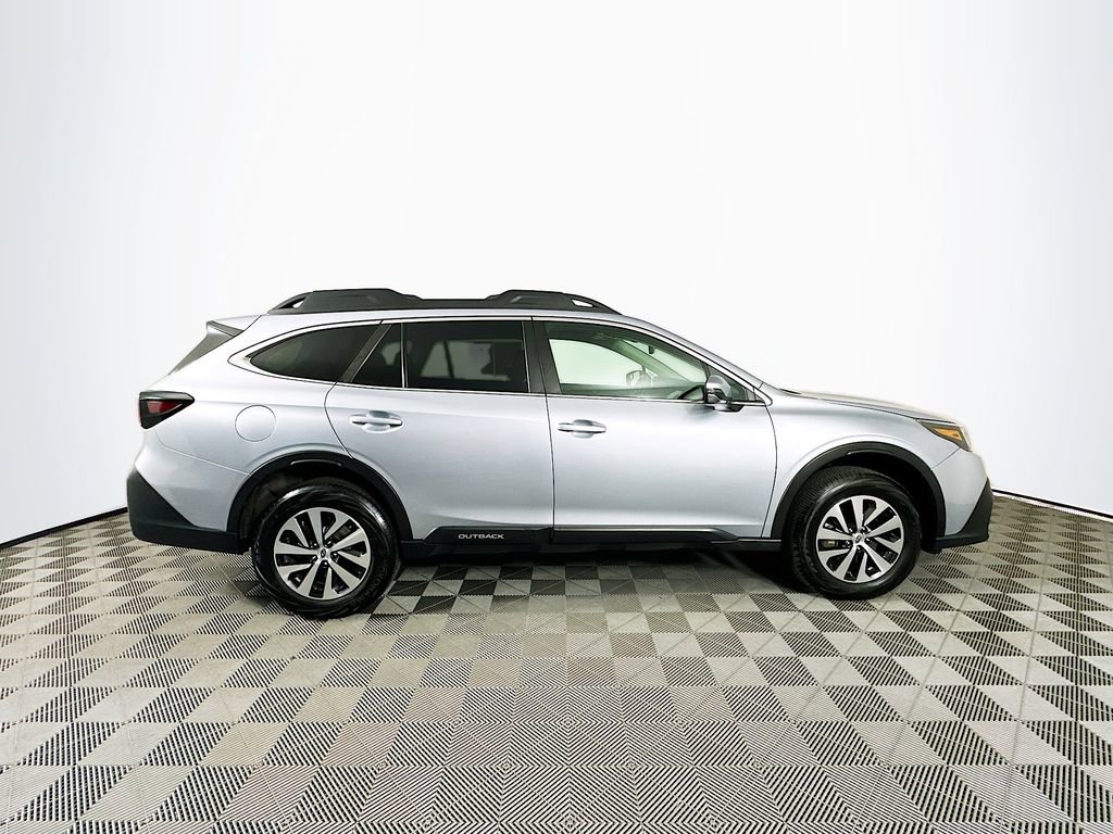 Used 2022 Subaru Outback Premium image 11