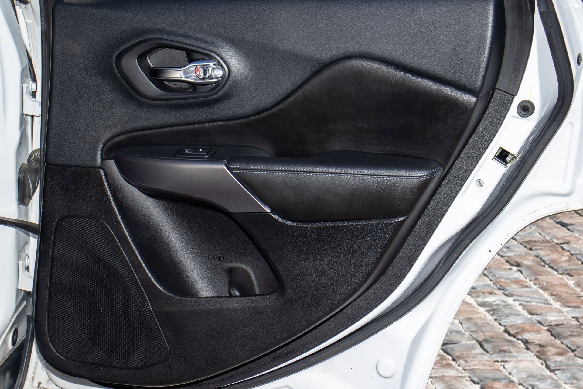 Used 2019 Jeep Cherokee Latitude Plus w/ Comfort/Convenience Group image 19