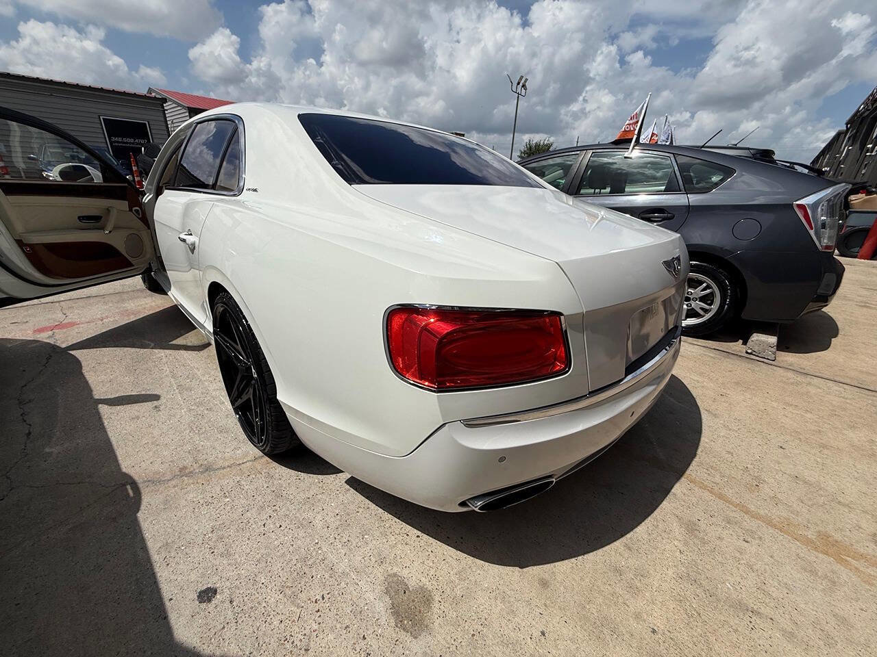 Used 2015 Bentley Flying Spur W12 image 14