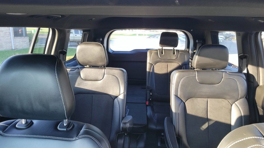 Used 2025 Jeep Grand Cherokee L Altitude AWD/4WD image 24