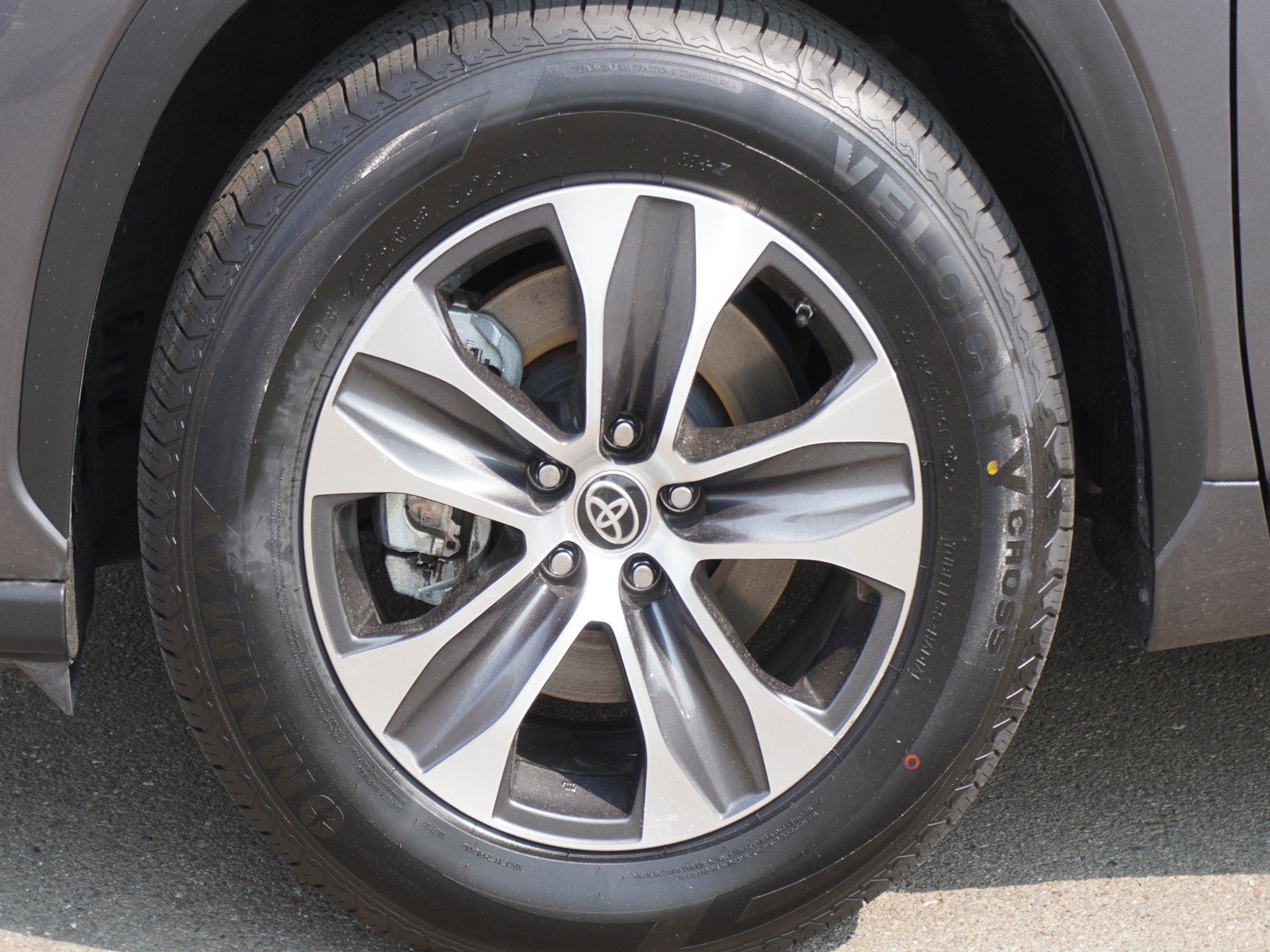 Used 2022 Toyota Highlander XLE FWD image 7