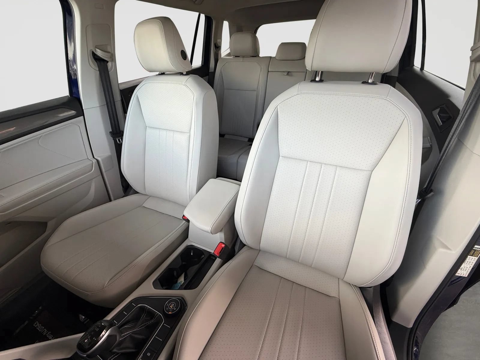 Used 2023 Volkswagen Tiguan SE w/ Panoramic Sunroof Package AWD/4WD image 13
