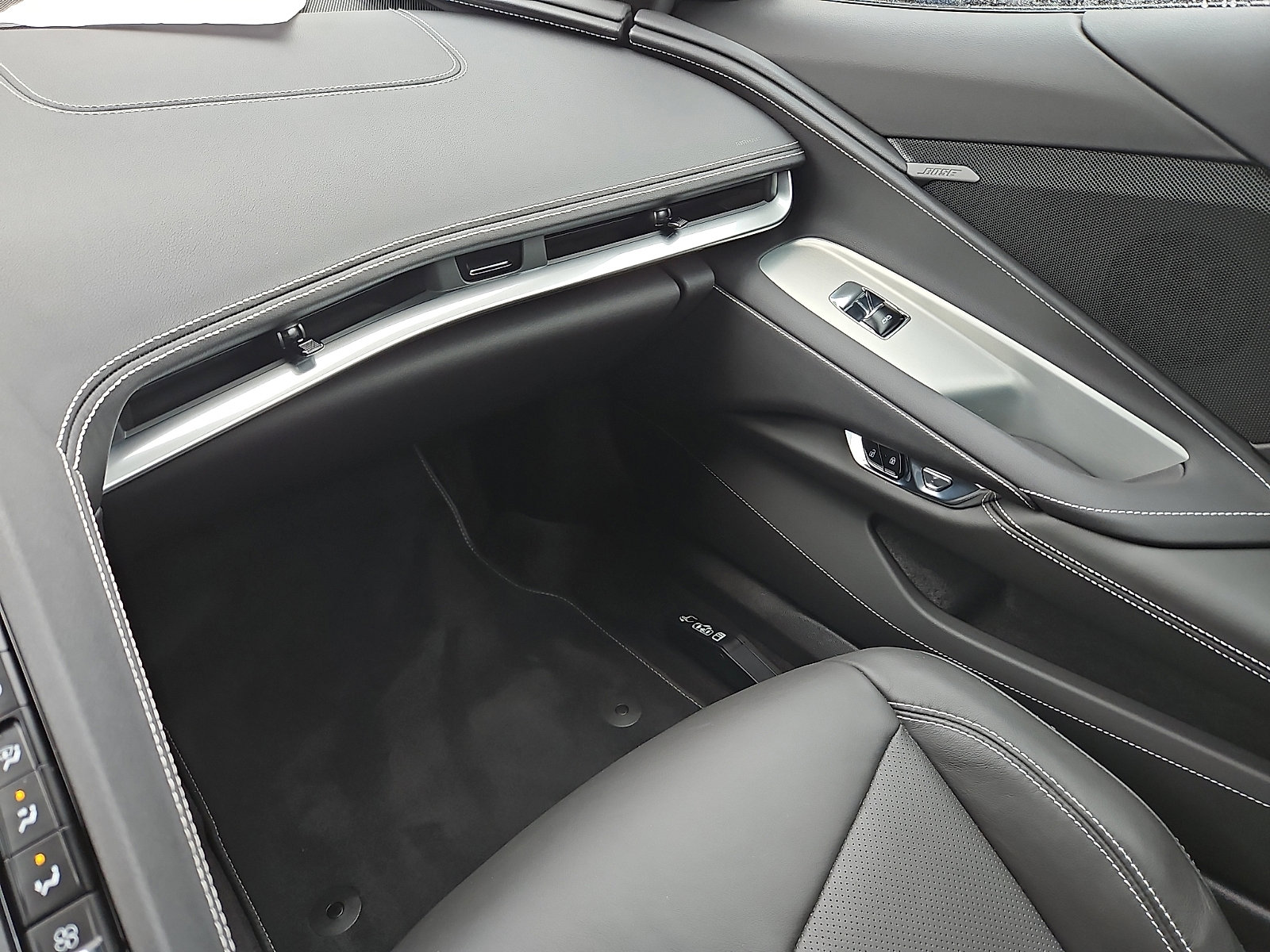 Used 2023 Chevrolet Corvette Stingray Coupe w/ 1LT image 16