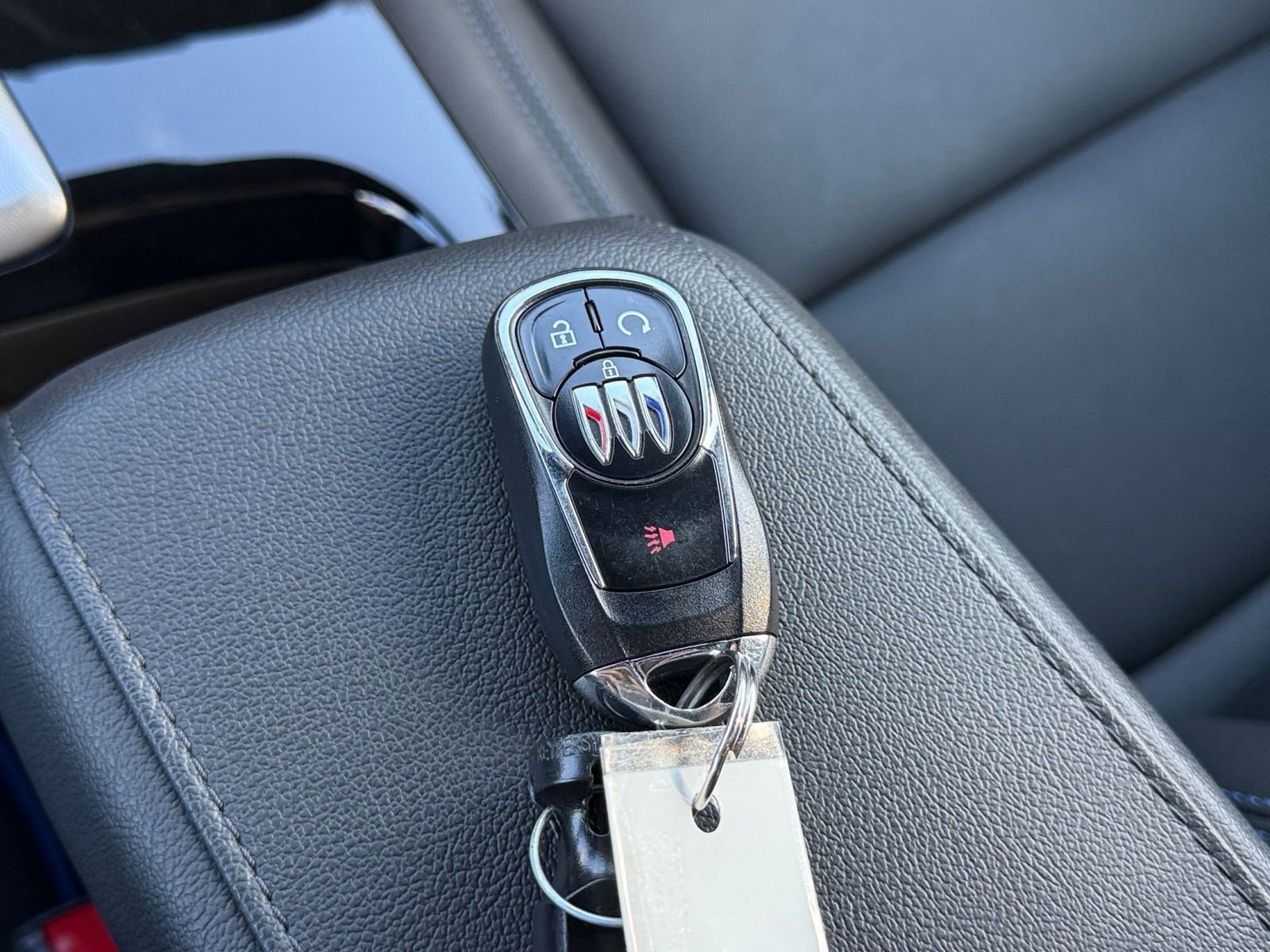 Used 2025 Buick Envista Sport Touring image 22