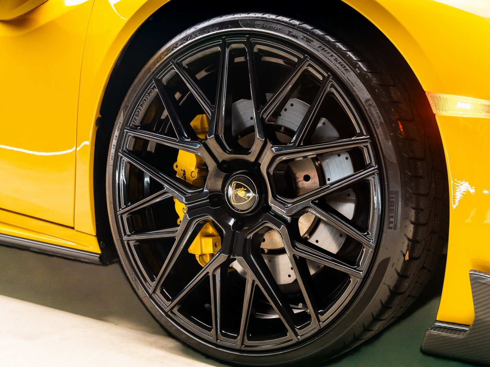 Used 2022 Lamborghini Huracan EVO image 25