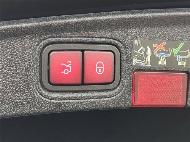 Used 2023 Mercedes-Benz C 300 4MATIC Coupe image 7