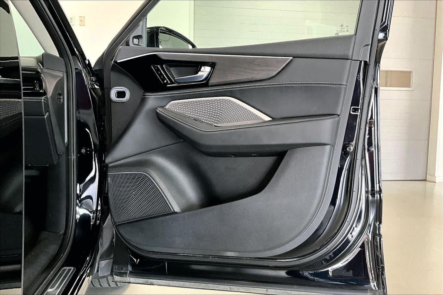 Used 2023 Acura MDX SH-AWD w/ Advance Package image 27