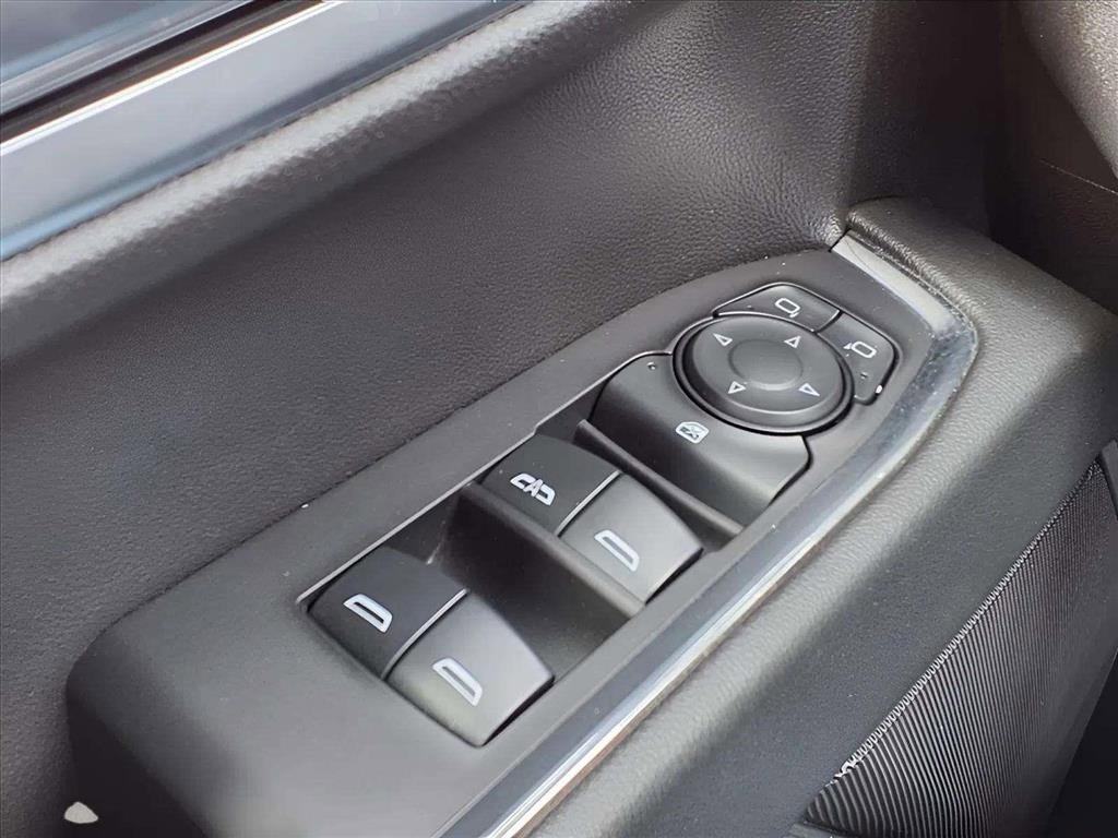 Used 2025 Chevrolet Silverado 1500 LT image 18