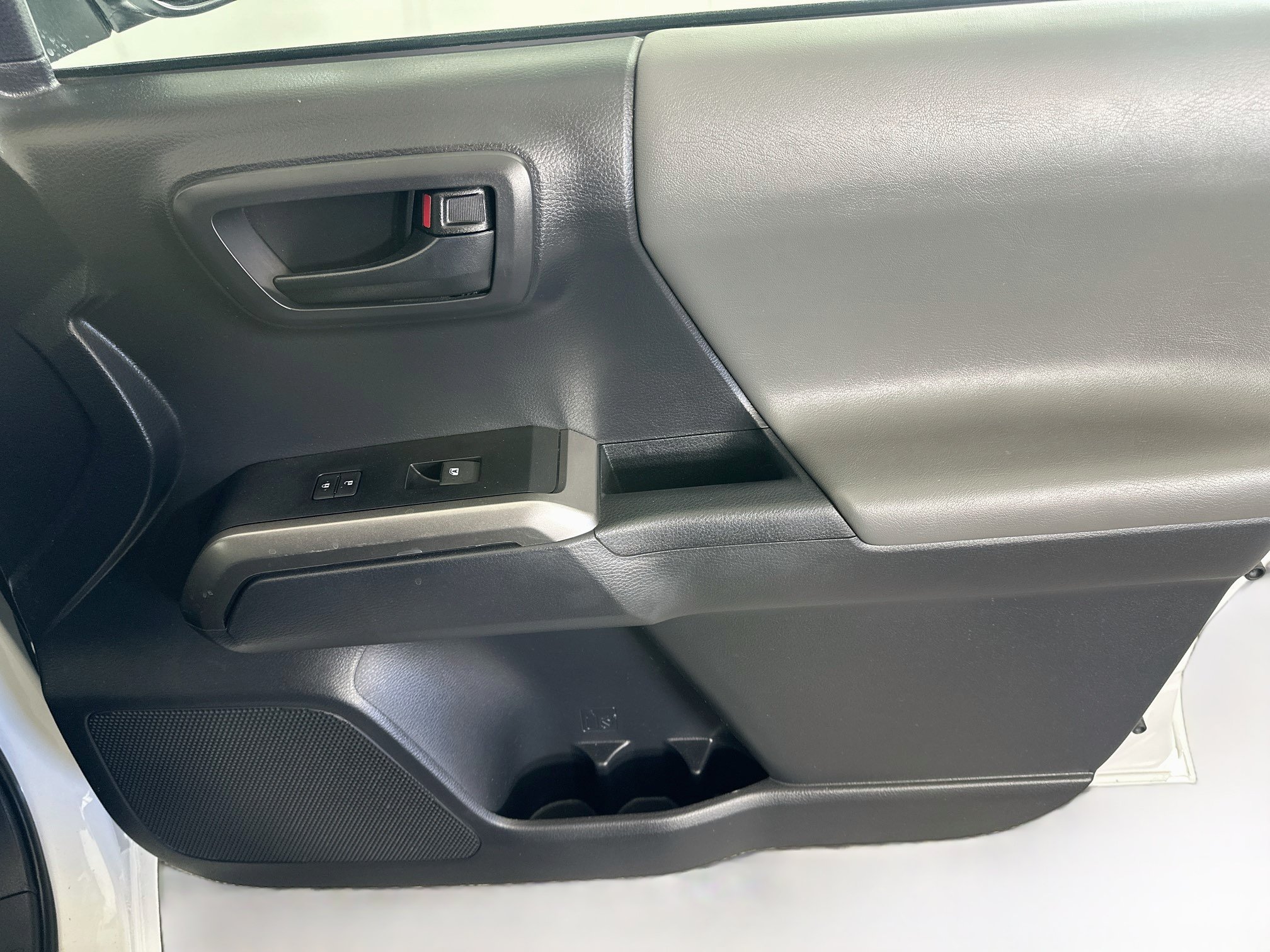 Used 2023 Toyota Tacoma SR5 RWD image 30