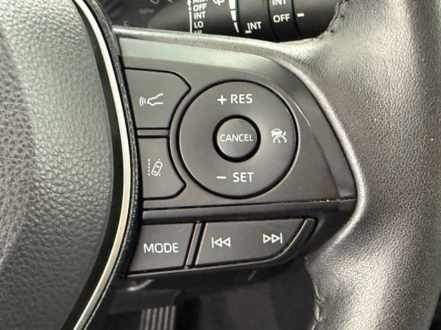 Used 2022 Toyota RAV4 XLE Premium image 12