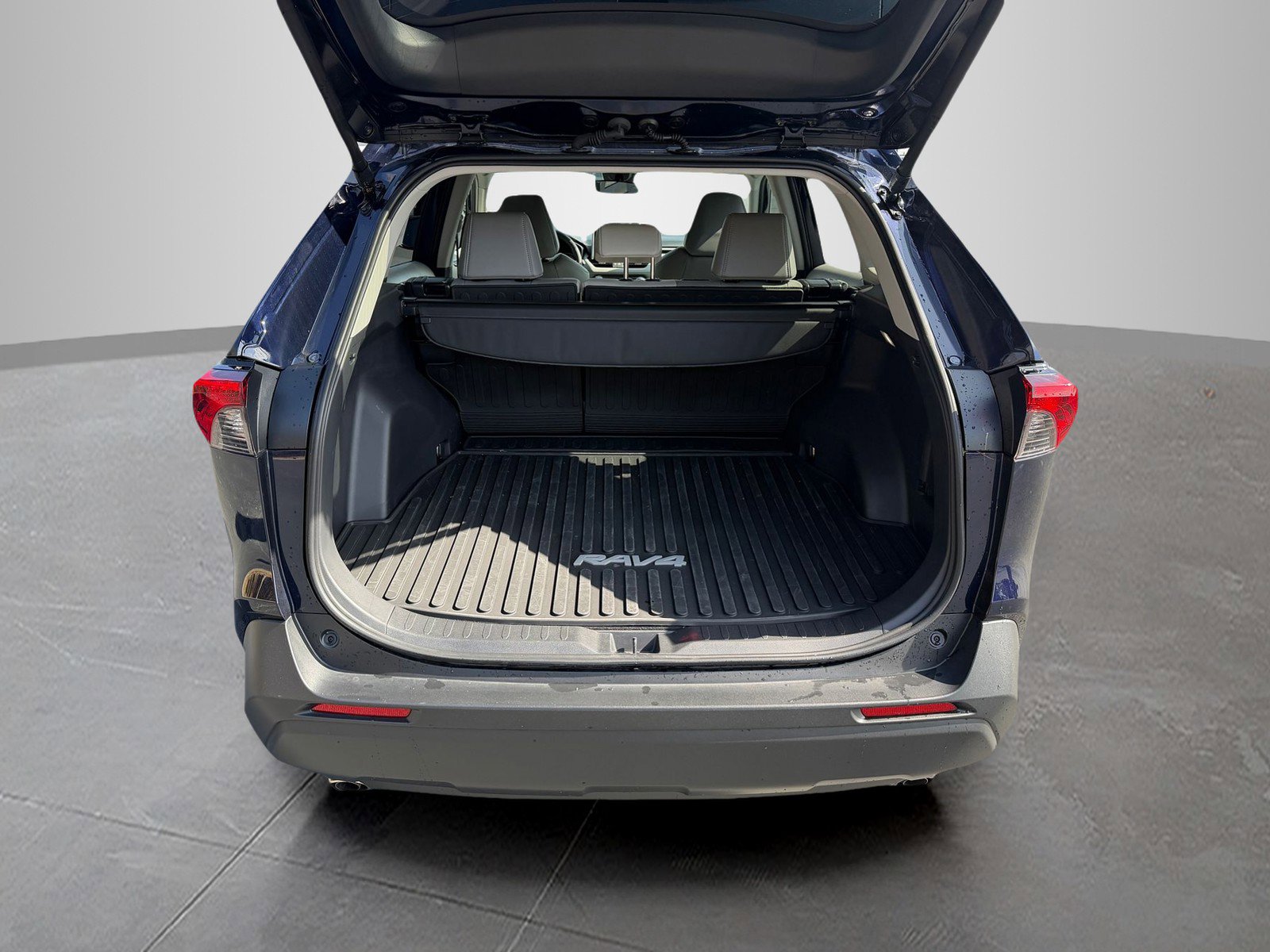 Used 2025 Toyota RAV4 XLE Premium image 8