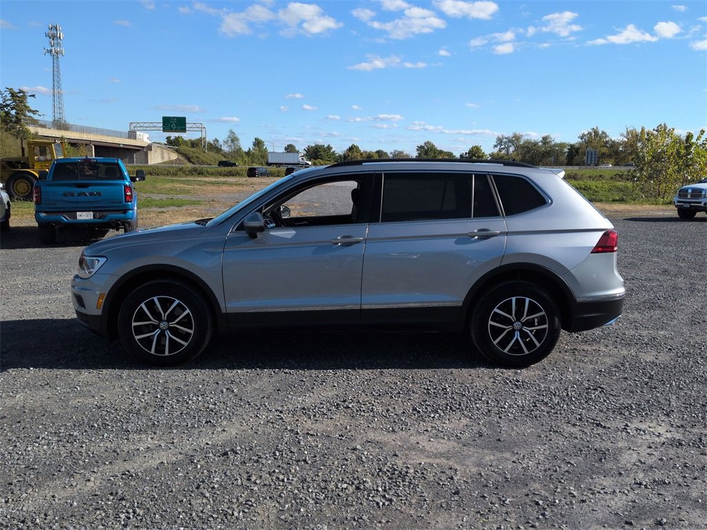 Used 2021 Volkswagen Tiguan SE w/ Panoramic Sunroof Package image 7