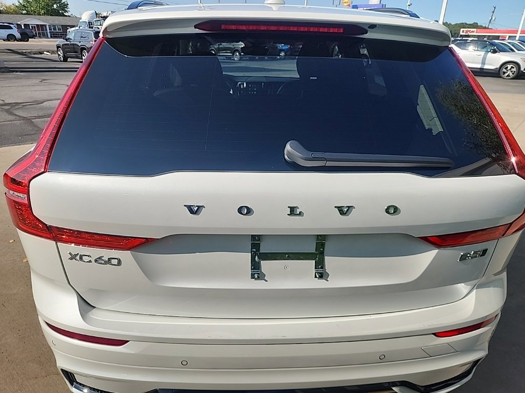 Certified 2025 Volvo XC60 B5 Plus image 5