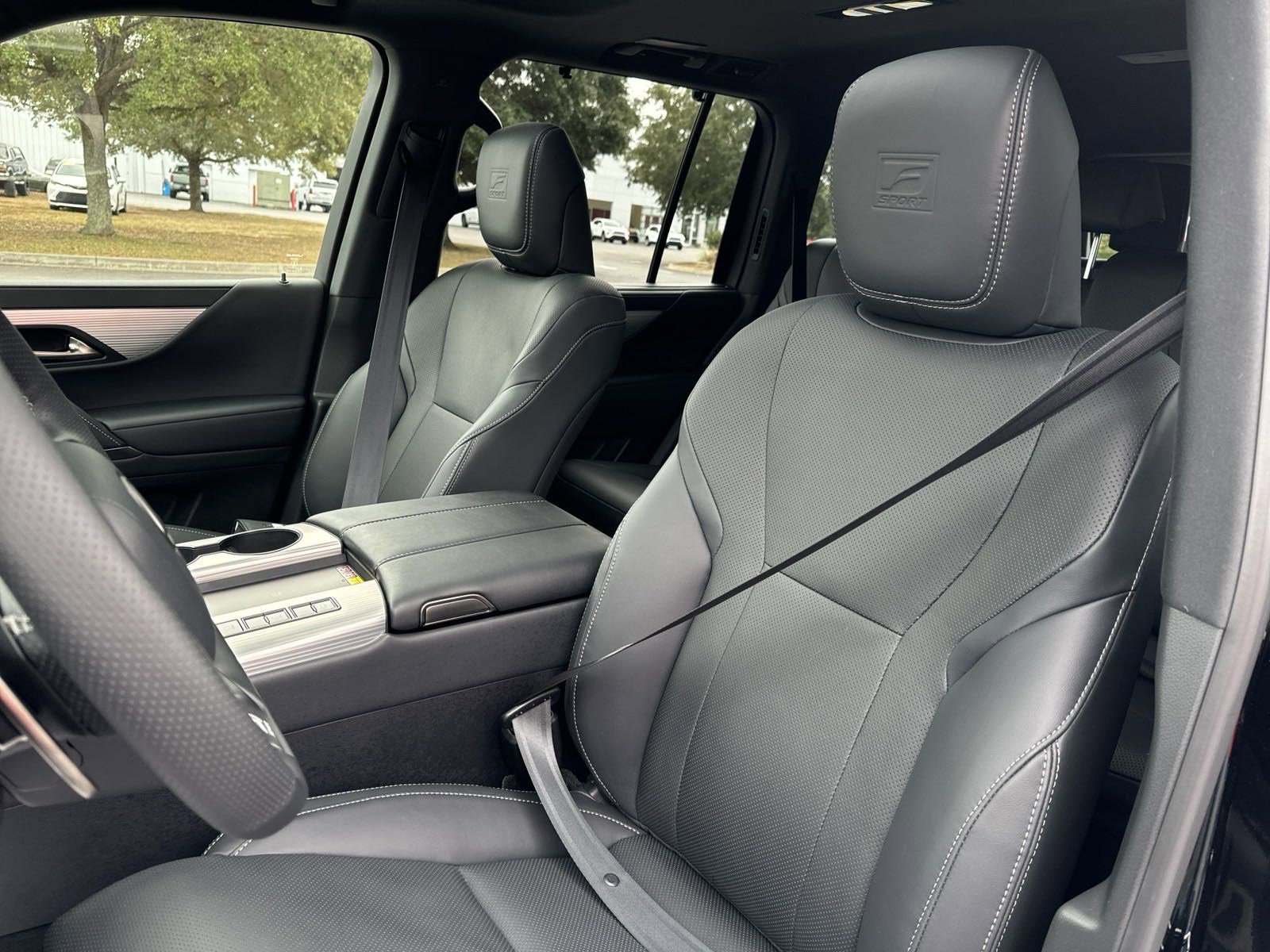 Used 2024 Lexus LX 600 F Sport image 14