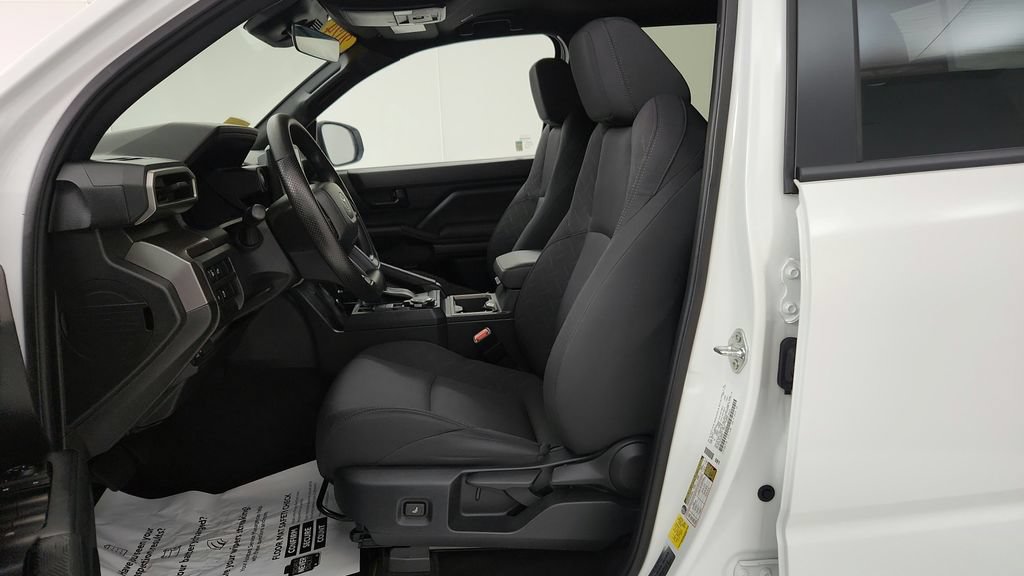 Certified 2024 Toyota Tacoma SR5 AWD/4WD image 32