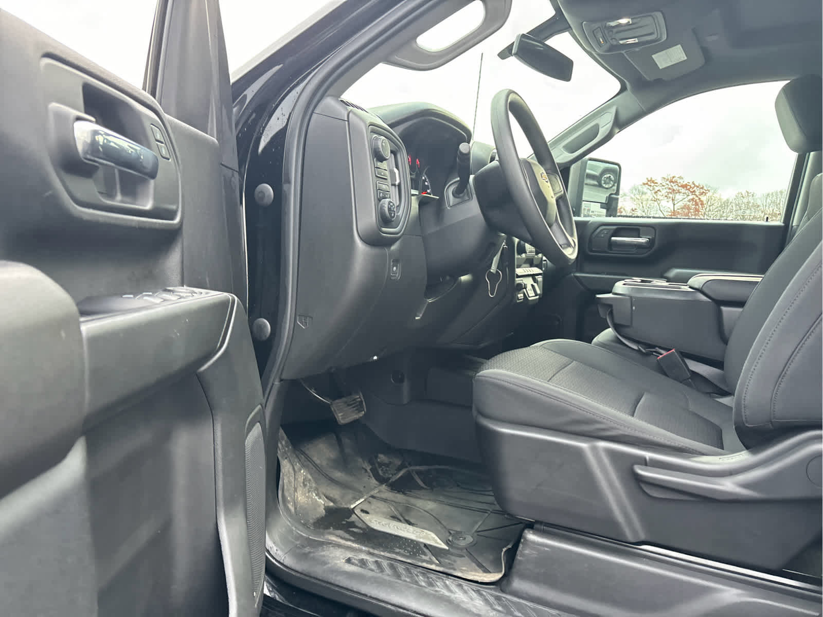 Used 2022 Chevrolet Silverado 2500 Custom w/ Custom Value Package image 7