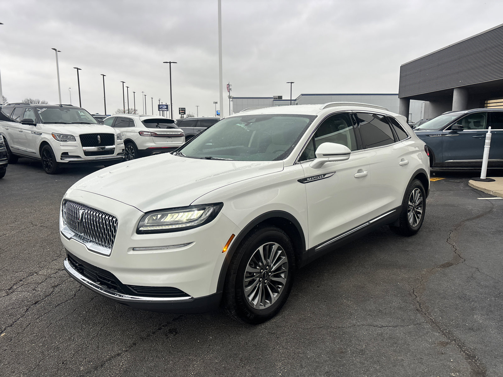 Certified 2023 Lincoln Nautilus FWD w/ Premium Package image 3