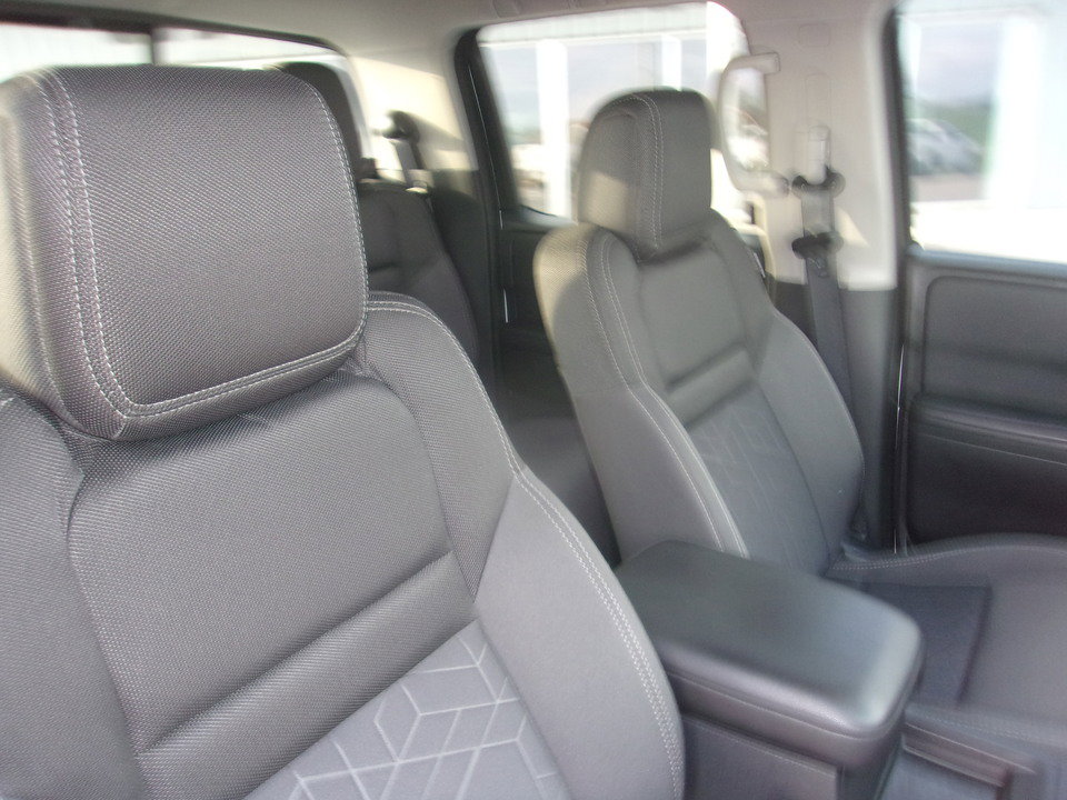 Used 2025 Nissan Frontier SV AWD/4WD image 13
