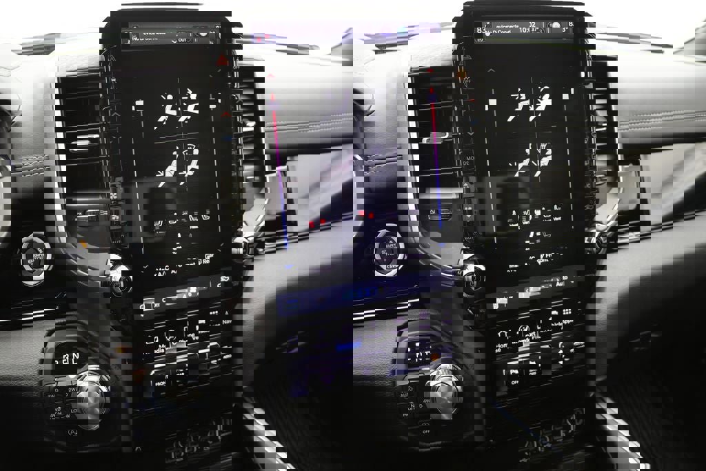 Used 2025 RAM 1500 Laramie w/ Night Edition image 32