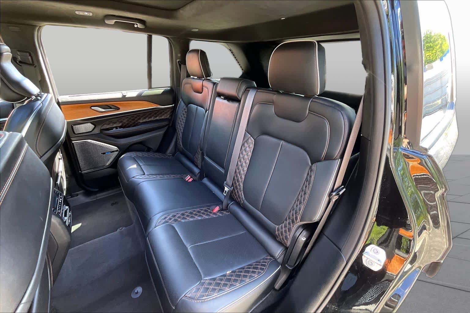 Used 2022 Jeep Grand Cherokee Summit AWD/4WD image 20