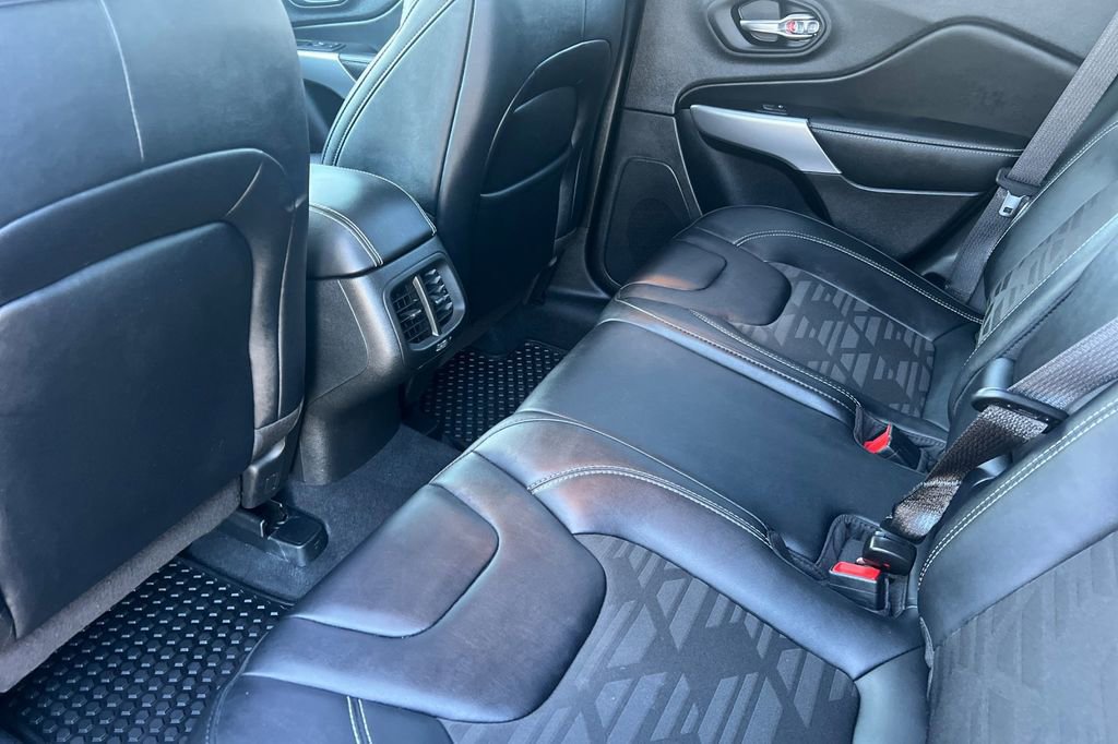 Used 2022 Jeep Cherokee Latitude w/ Trailer Tow Group image 13