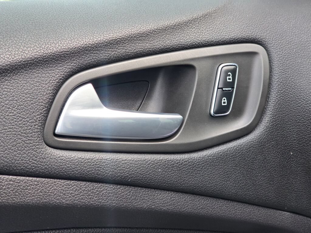 Used 2013 Ford C-MAX Energi SEL FWD image 22