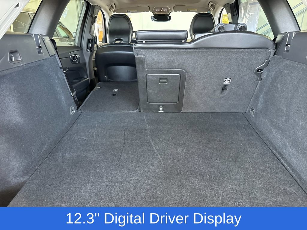 Certified 2025 Volvo XC60 B5 Core image 14