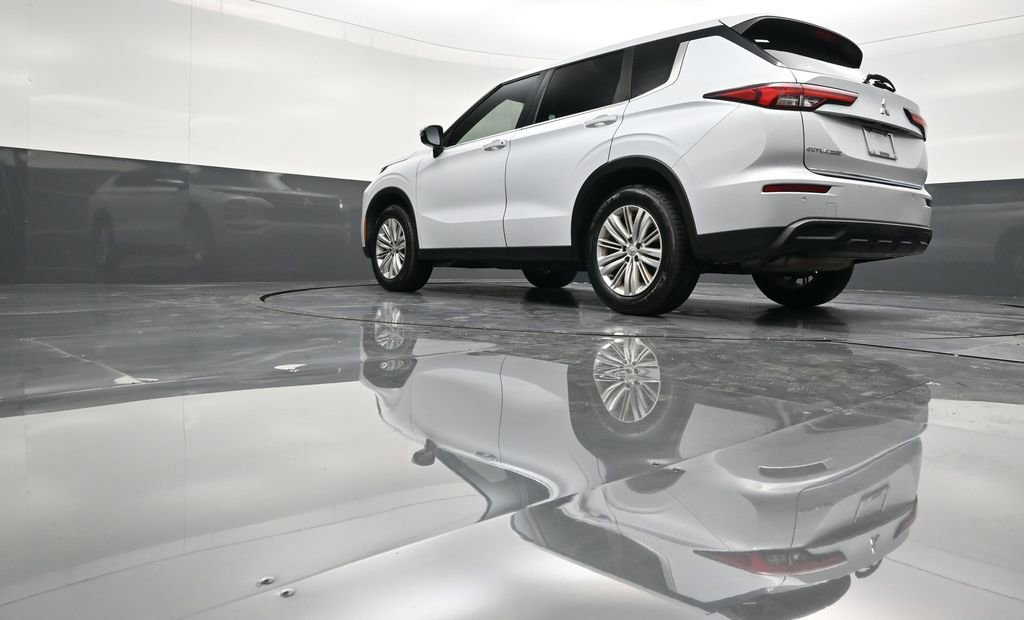 Used 2022 Mitsubishi Outlander ES image 22