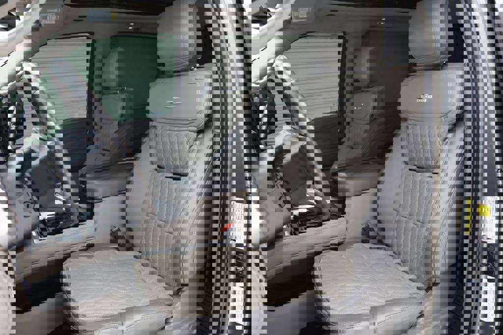 Used 2025 Ford F350 Platinum w/ Platinum Plus Package image 26