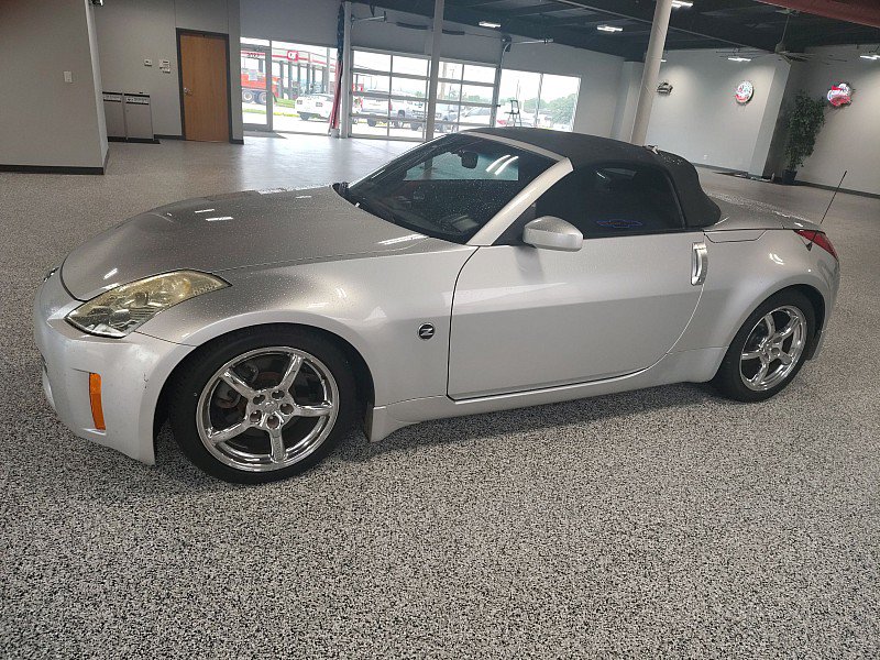 Used 2007 Nissan 350Z Touring RWD image 2